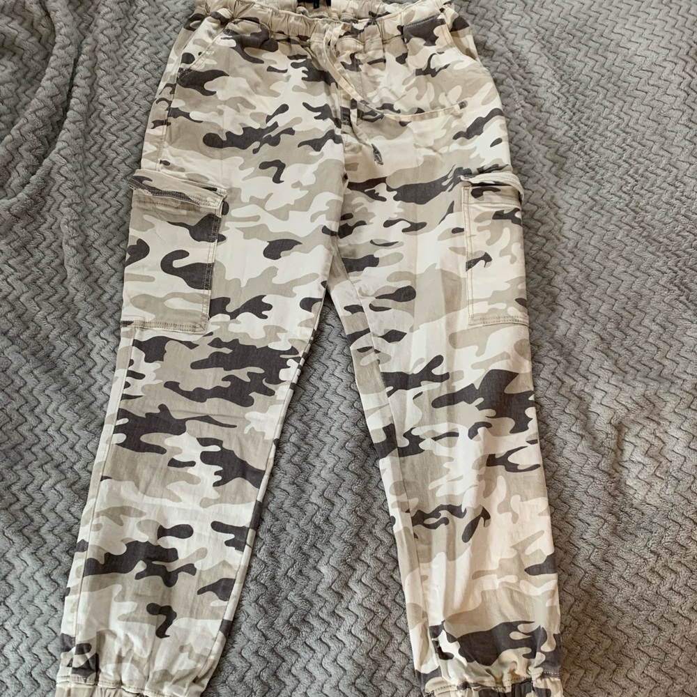 Almost famous Camouflage pants size large